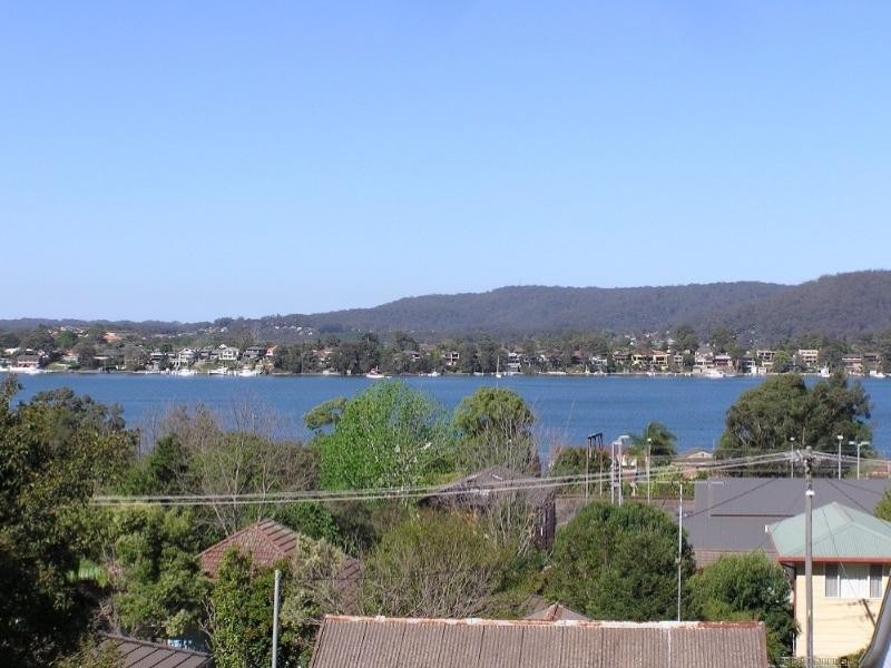 22 Hughes Street, Point Clare NSW 2250