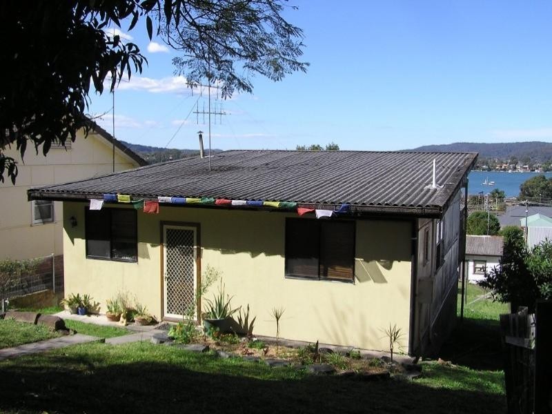 22 Hughes Street, Point Clare NSW 2250