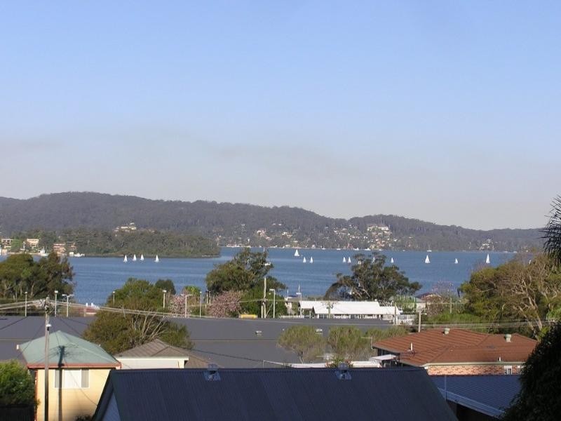 22 Hughes Street, Point Clare NSW 2250