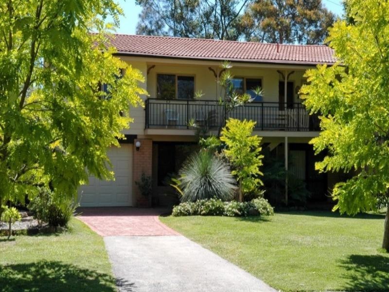 8 Jirrah Avenue, Point Clare NSW 2250