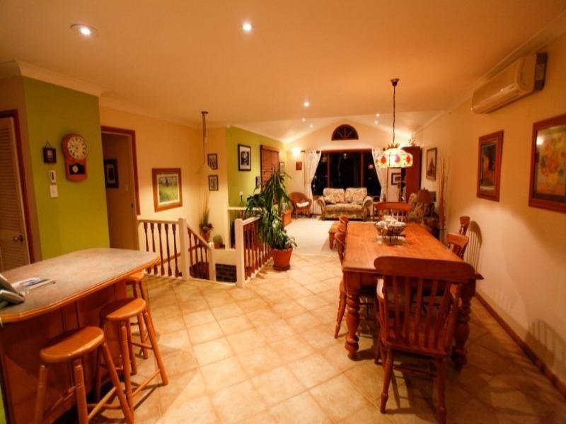 8 Jirrah Avenue, Point Clare NSW 2250