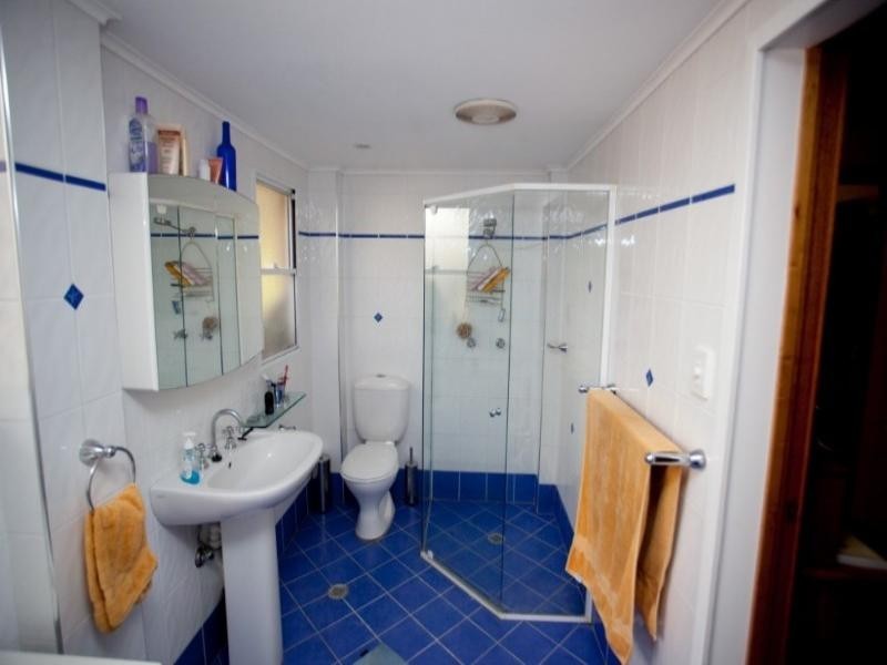 8 Jirrah Avenue, Point Clare NSW 2250