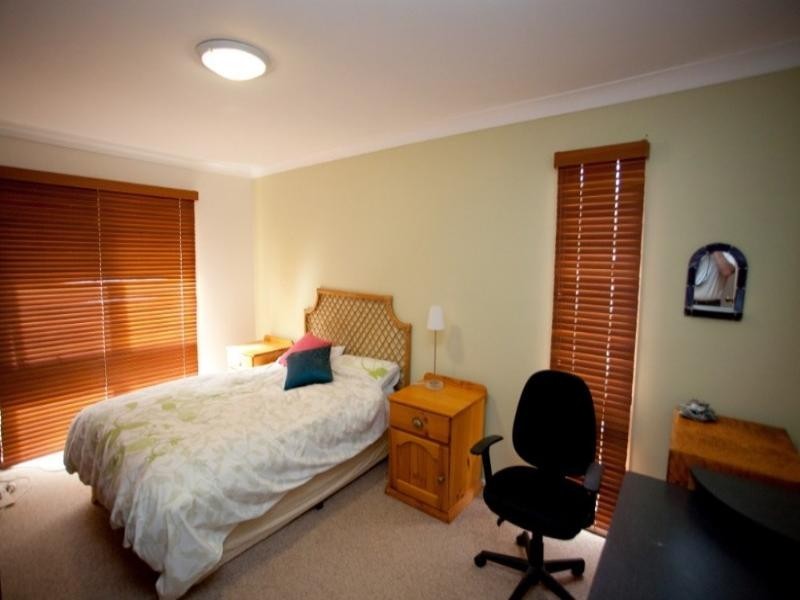 8 Jirrah Avenue, Point Clare NSW 2250