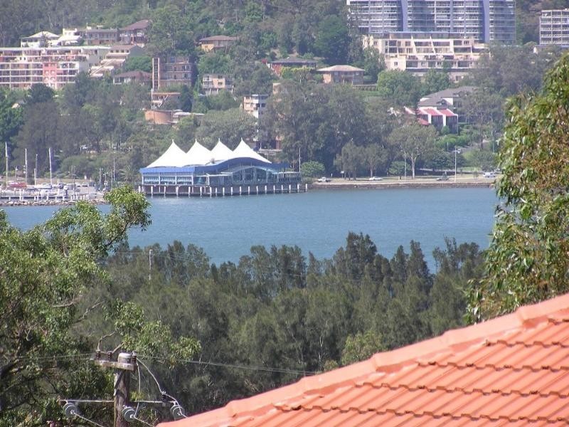 5 Lorraine Avenue, Point Clare NSW 2250