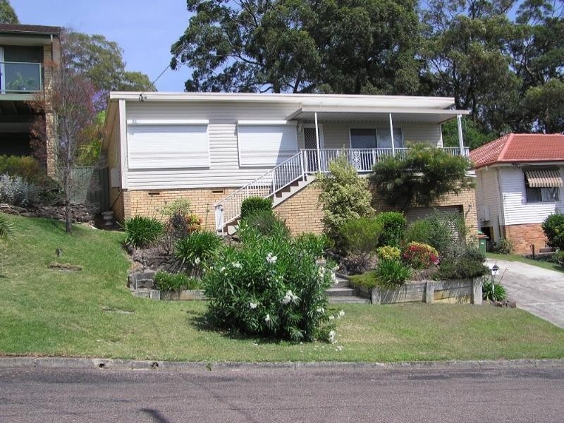 5 Lorraine Avenue, Point Clare NSW 2250