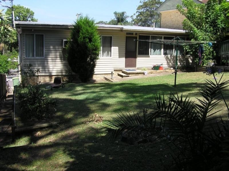 5 Lorraine Avenue, Point Clare NSW 2250