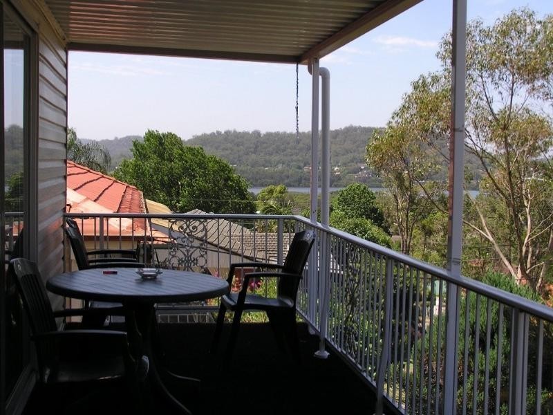 5 Lorraine Avenue, Point Clare NSW 2250