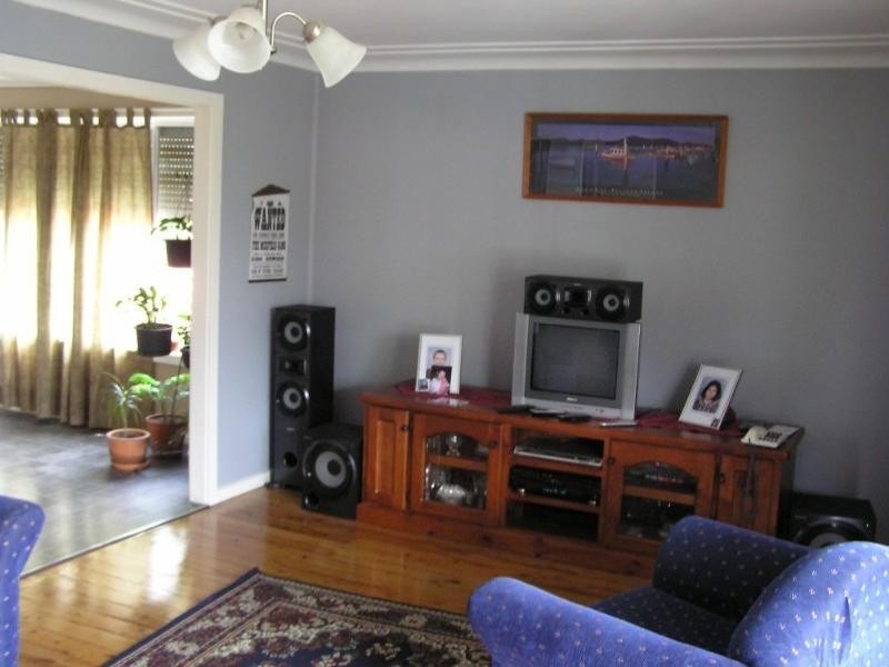 5 Lorraine Avenue, Point Clare NSW 2250