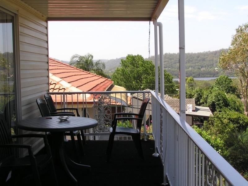 5 Lorraine Avenue, Point Clare NSW 2250