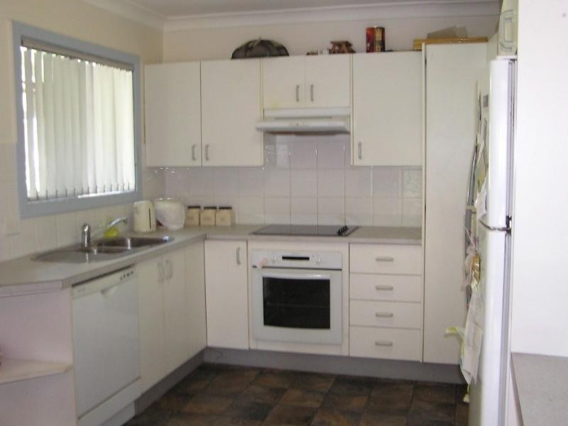 14 Tania Drive, Point Clare NSW 2250