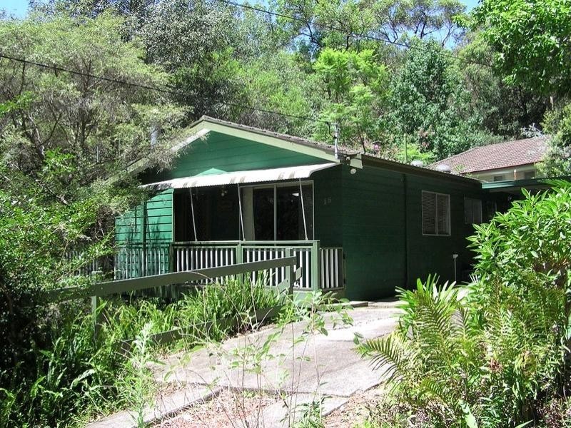 15 Coral Tree Place, Point Clare NSW 2250