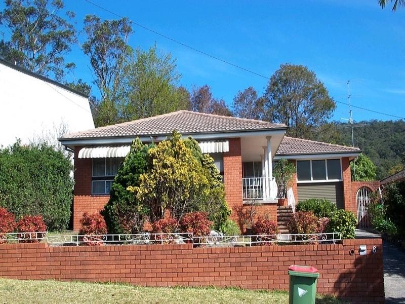 8 Priestley Parade, Point Clare NSW 2250