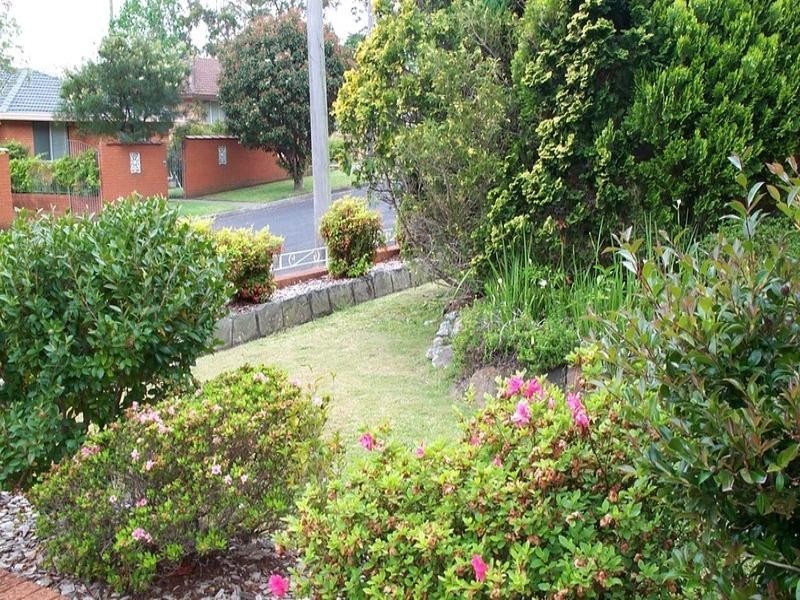 8 Priestley Parade, Point Clare NSW 2250