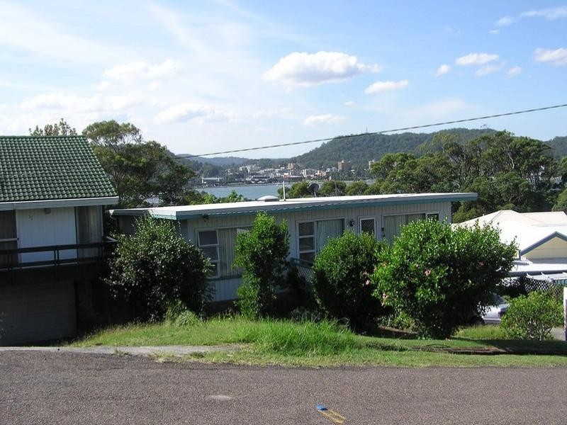 9 Penang Street, Point Clare NSW 2250