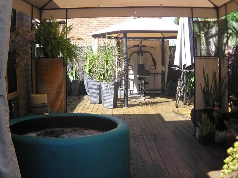 3 Wixstead Close, Point Clare NSW 2250