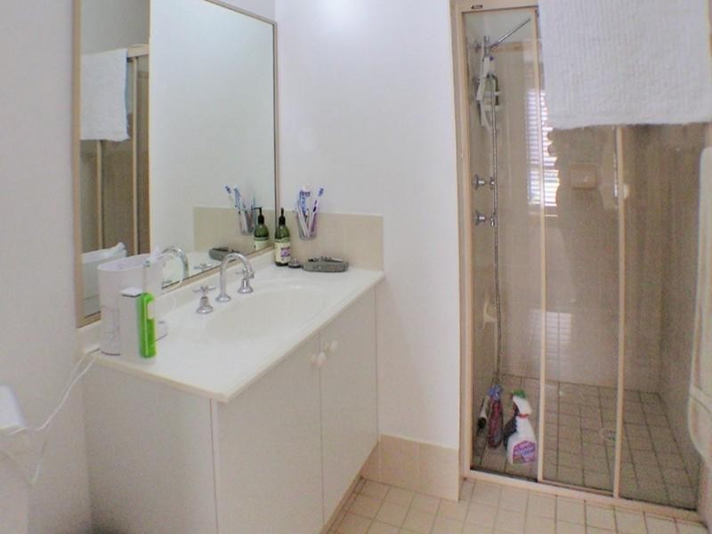 3 Wixstead Close, Point Clare NSW 2250