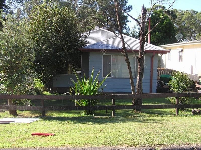 24 Grace Avenue, Point Clare NSW 2250