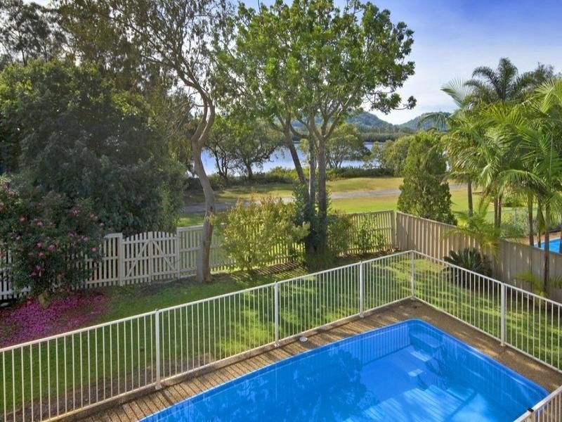 61 Bayline Drive, Point Clare NSW 2250