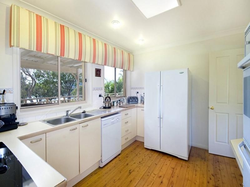 61 Bayline Drive, Point Clare NSW 2250