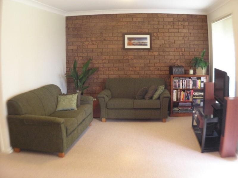 4/17 Kurrawa Avenue, Point Clare NSW 2250