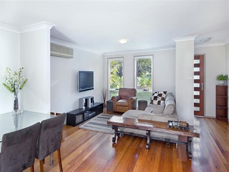 21 Manooka Road, Point Clare NSW 2250