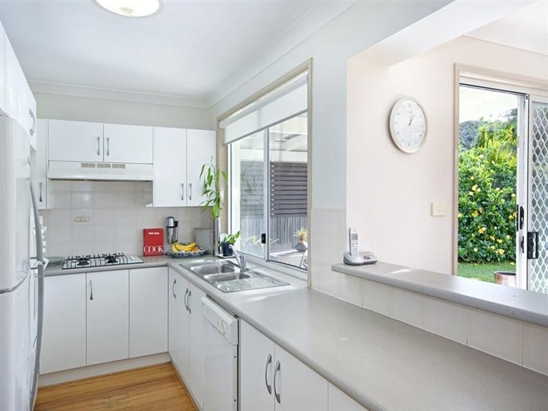21 Manooka Road, Point Clare NSW 2250