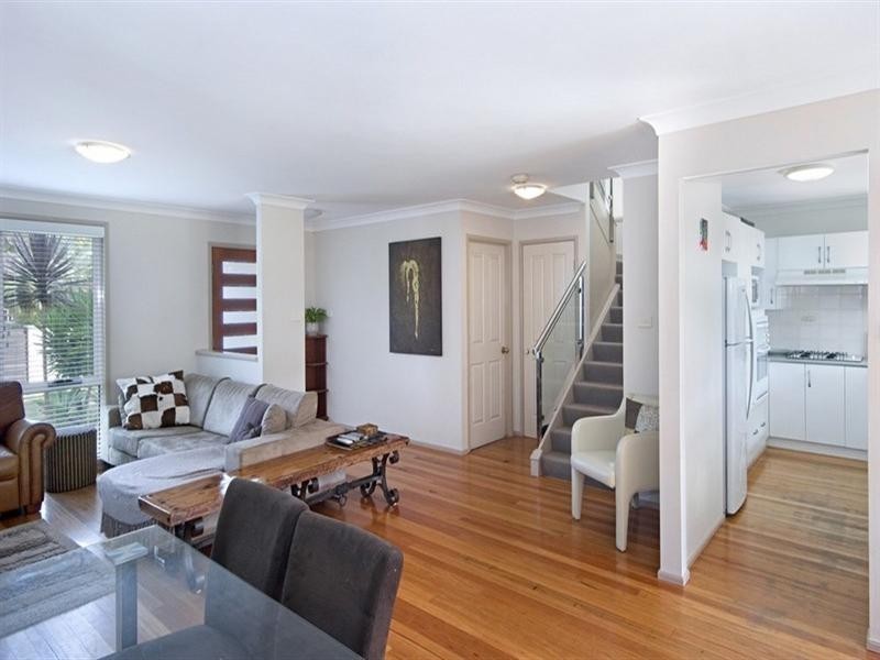 21 Manooka Road, Point Clare NSW 2250