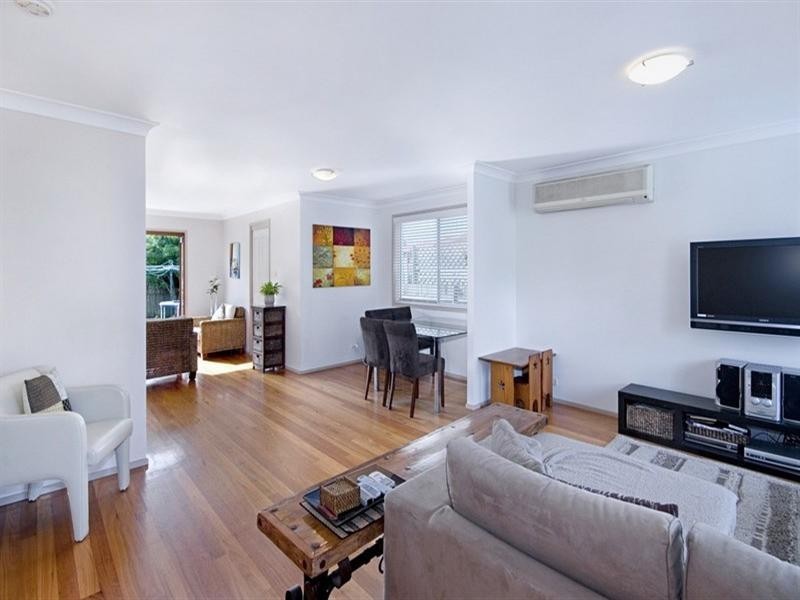 21 Manooka Road, Point Clare NSW 2250