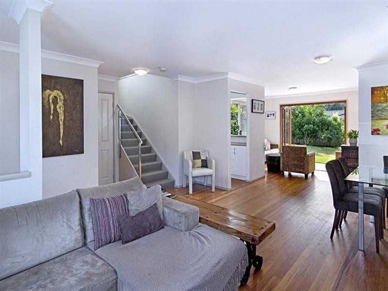 21 Manooka Road, Point Clare NSW 2250