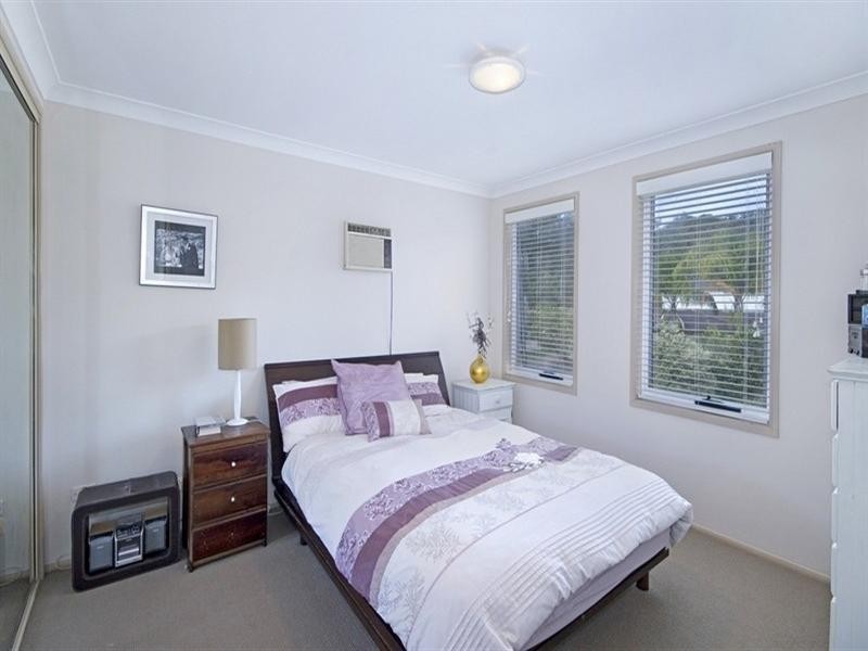 21 Manooka Road, Point Clare NSW 2250