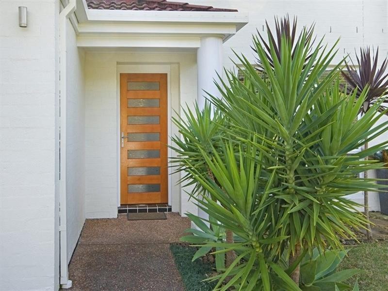 21 Manooka Road, Point Clare NSW 2250