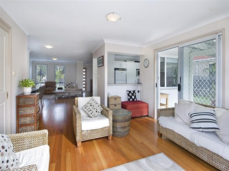 21 Manooka Road, Point Clare NSW 2250