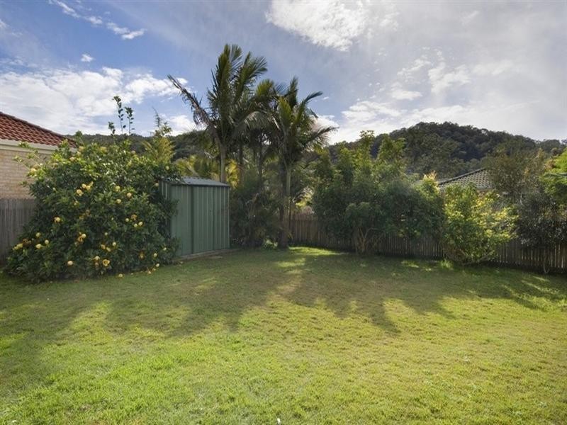 21 Manooka Road, Point Clare NSW 2250