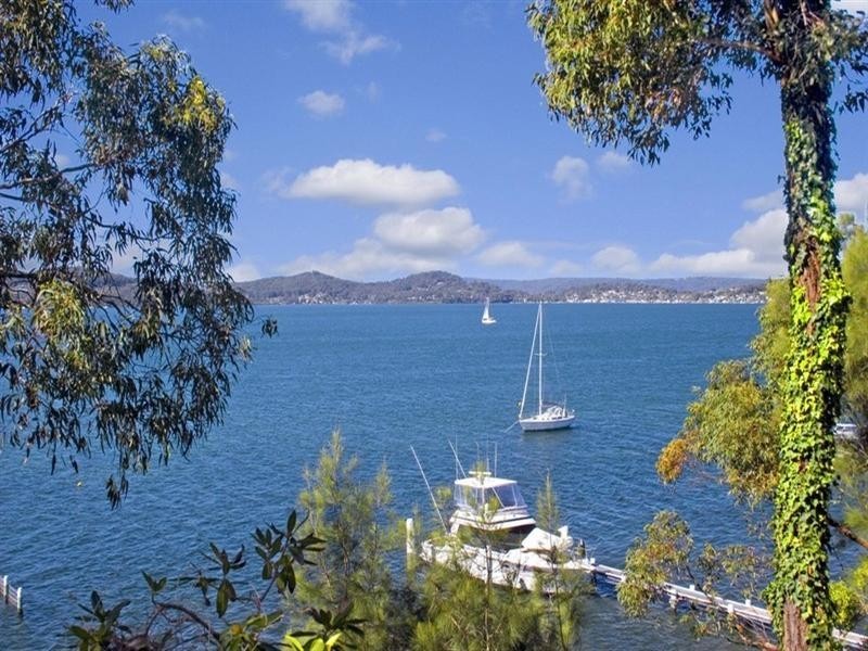 37 Coogee Road, Point Clare NSW 2250