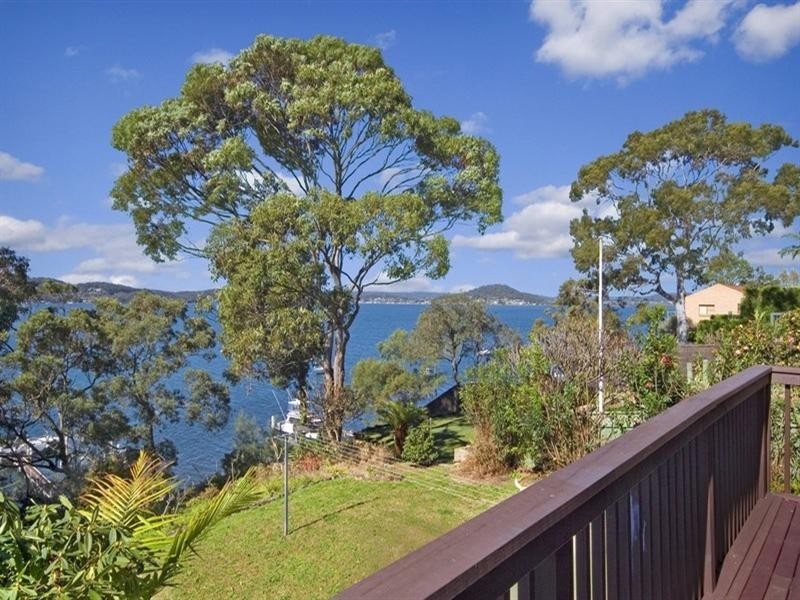 37 Coogee Road, Point Clare NSW 2250