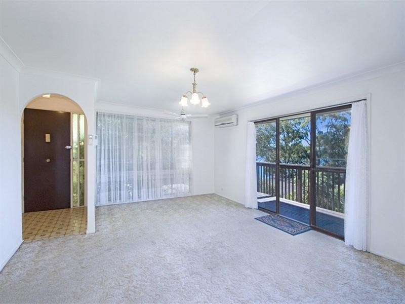 37 Coogee Road, Point Clare NSW 2250