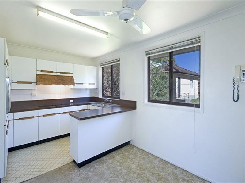 37 Coogee Road, Point Clare NSW 2250