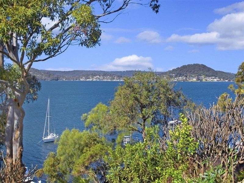 37 Coogee Road, Point Clare NSW 2250