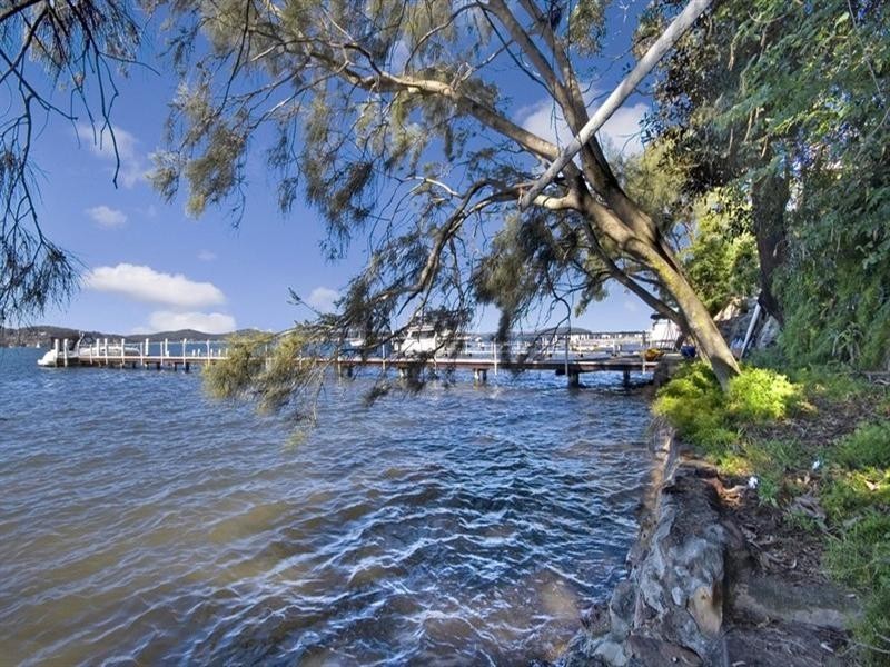 37 Coogee Road, Point Clare NSW 2250