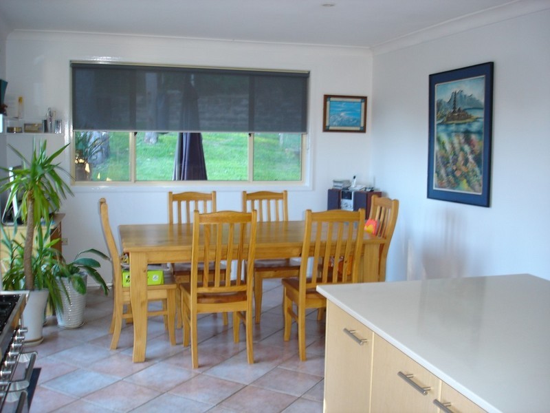 19 Henman Close, Point Clare NSW 2250