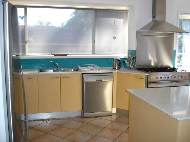 19 Henman Close, Point Clare NSW 2250