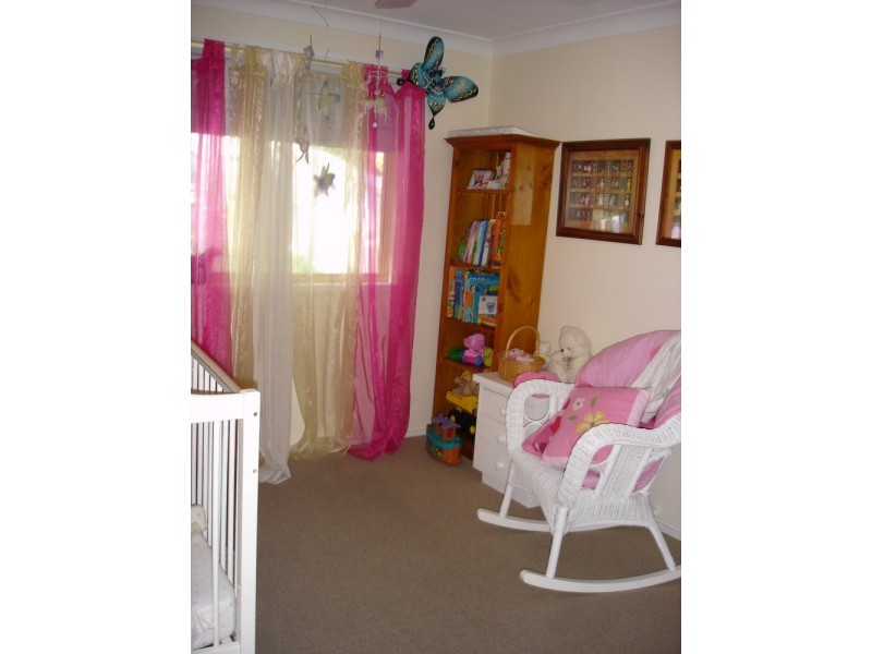 19 Henman Close, Point Clare NSW 2250