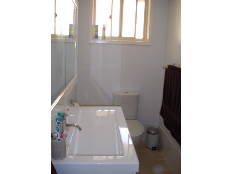 19 Henman Close, Point Clare NSW 2250