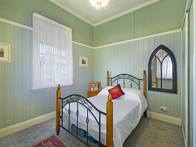 15 Alukea Avenue, Point Clare NSW 2250