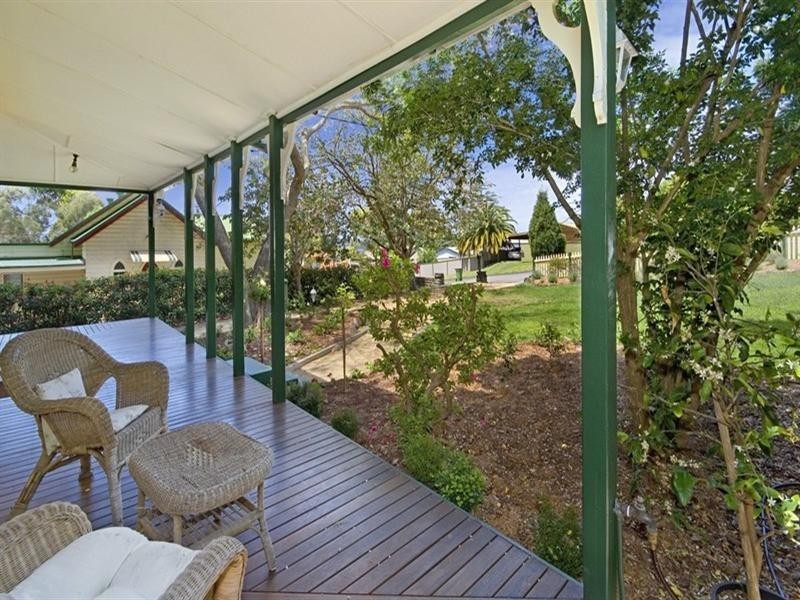 25 Takari Avenue, Point Clare NSW 2250