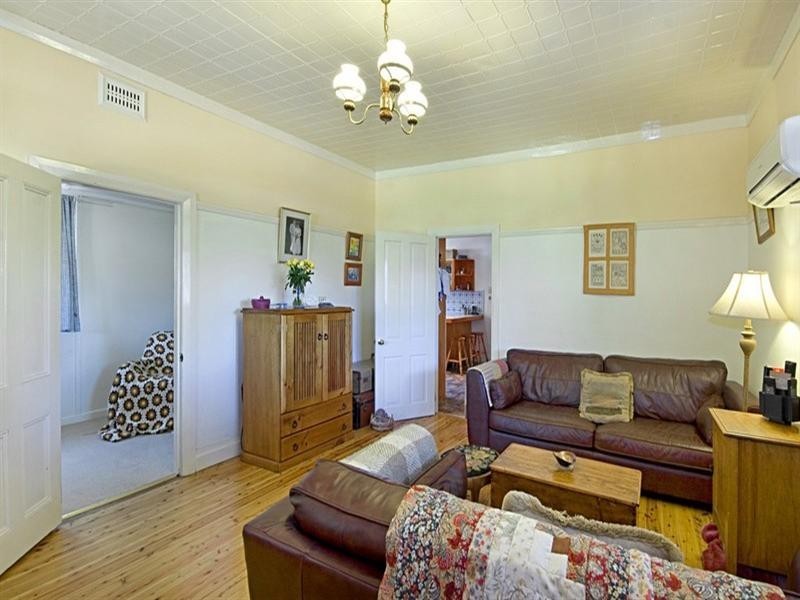 25 Takari Avenue, Point Clare NSW 2250