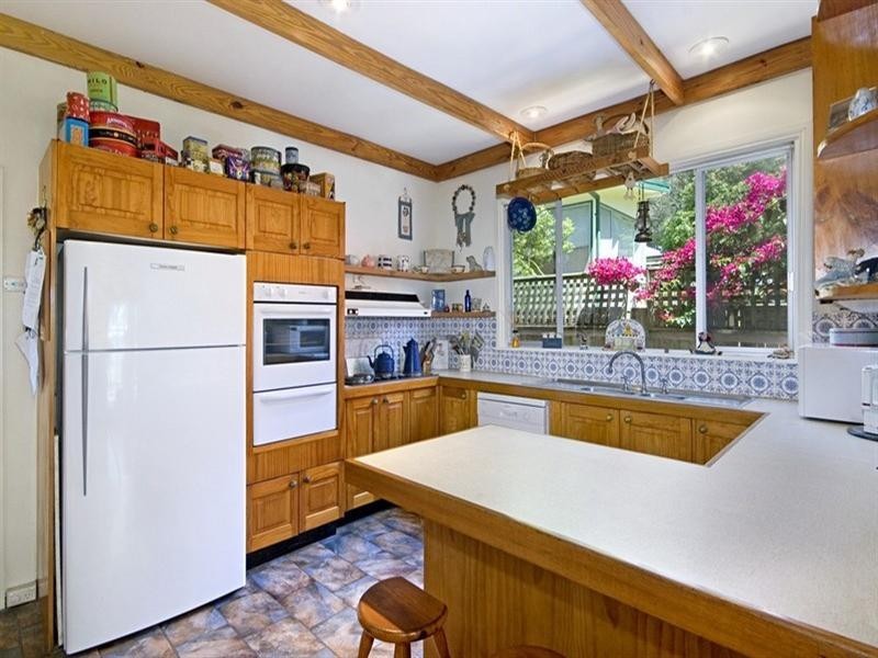 25 Takari Avenue, Point Clare NSW 2250