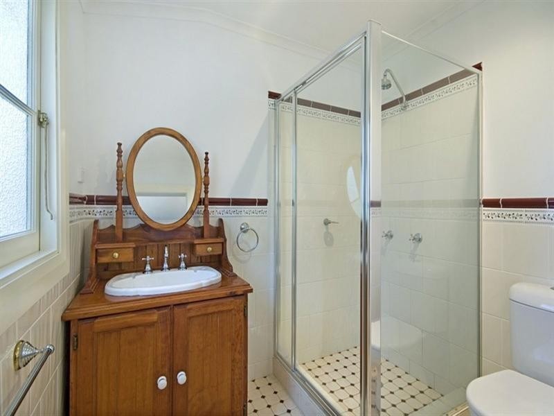 25 Takari Avenue, Point Clare NSW 2250