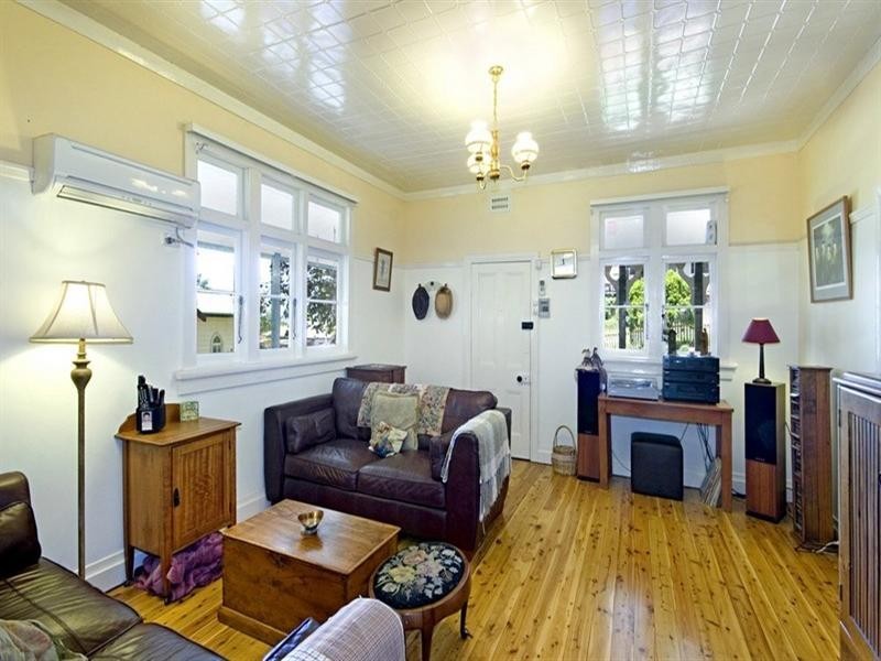 25 Takari Avenue, Point Clare NSW 2250