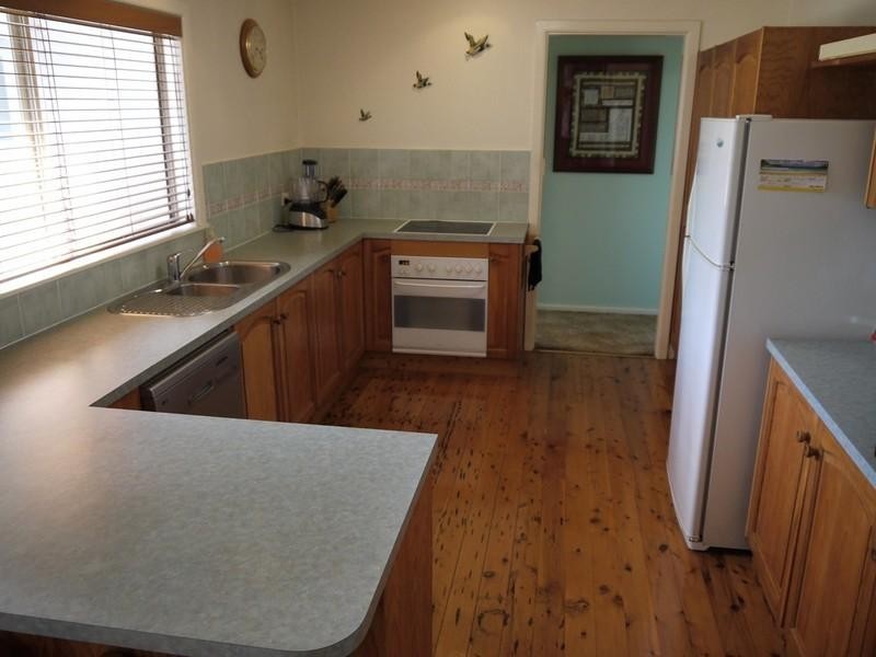 17 Sunnyside Avenue, Point Clare NSW 2250
